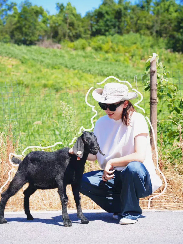 Bỏ phố về quê xây “chung cư”, lập “gia phả” cho dê, 9x đút túi vài tỷ/năm - 1