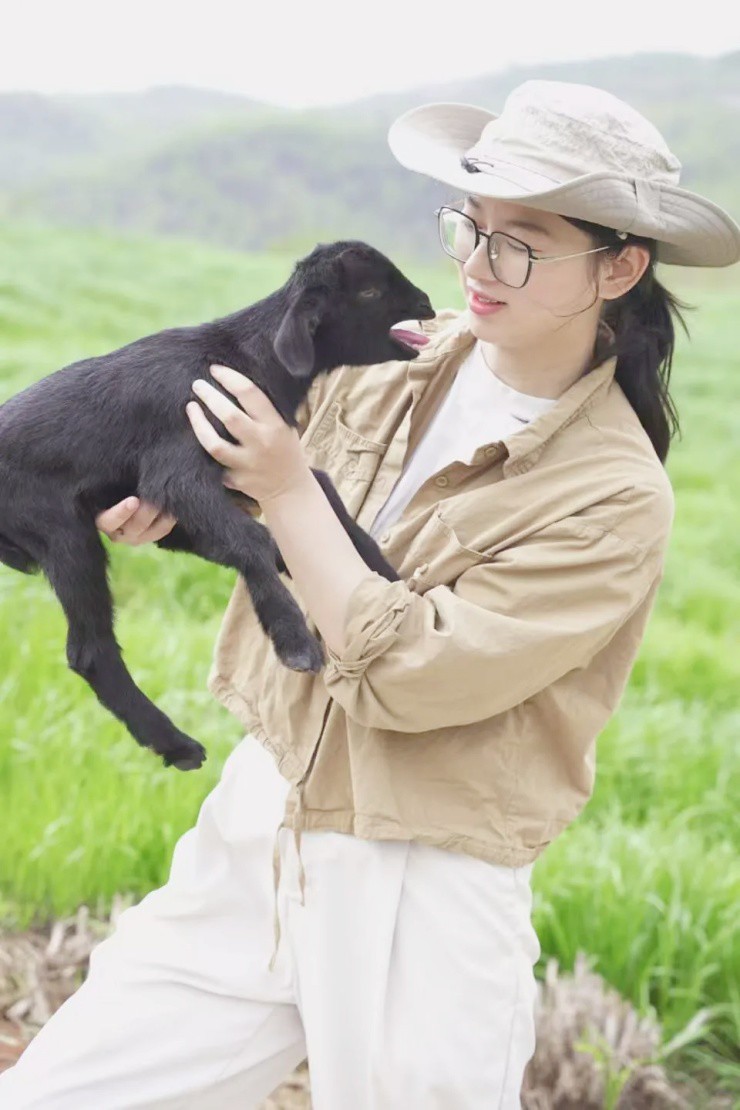 Bỏ phố về quê xây “chung cư”, lập “gia phả” cho dê, 9x đút túi vài tỷ/năm - 6