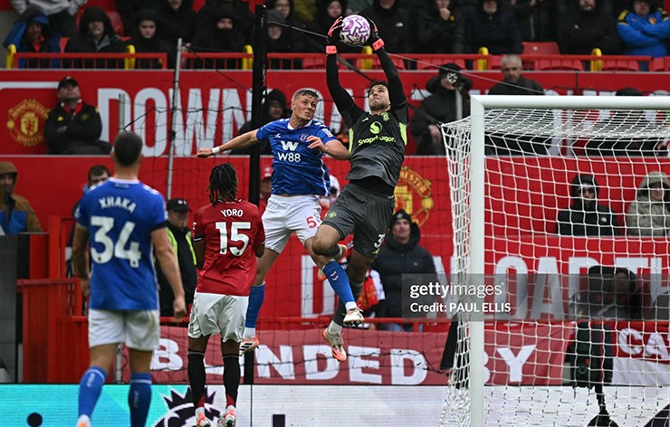 Senne Lammens bắt chính và chơi ấn tượng trong chiến thắng 2-0 của MU trước Sunderland