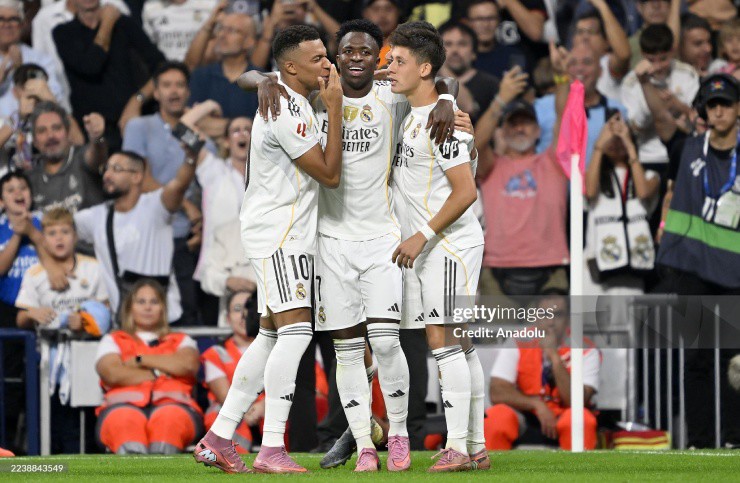 Real Madrid tạm thời đòi lại ngôi đầu bảng