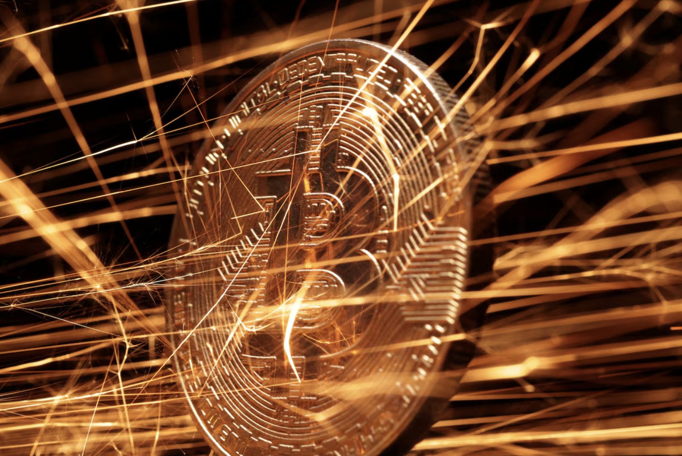 Hình minh họa biểu tượng của tiền điện tử Bitcoin. Hình minh họa:&nbsp;REUTERS