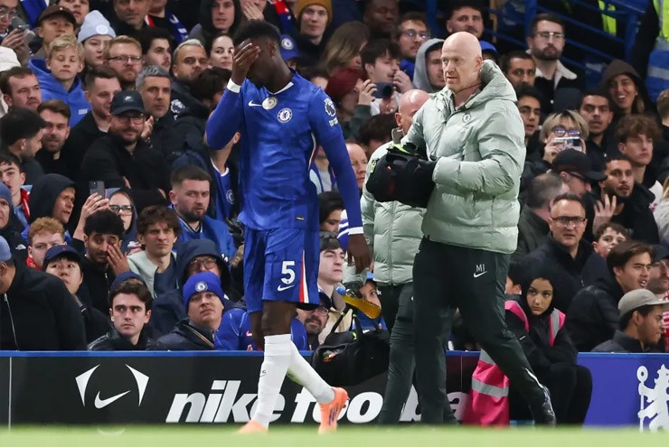 Badiashile thất vọng khi dính chấn thương