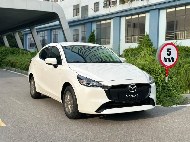 Mazda 2 2025: Chiếc xe hạng B khiến xe sang phải dè chừng tại Việt Nam - 4