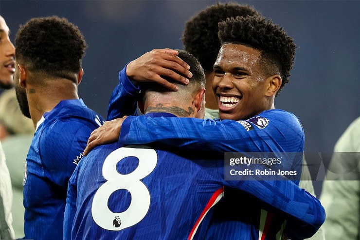 Chelsea thăng hoa tột độ trước Liverpool