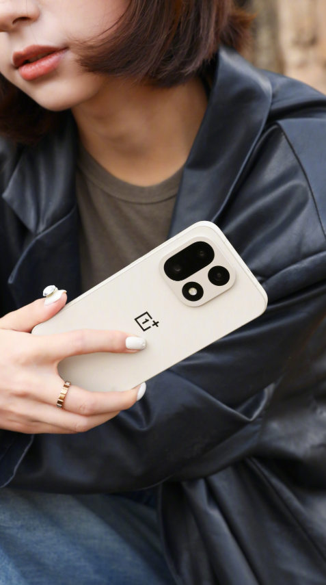 OnePlus 15.