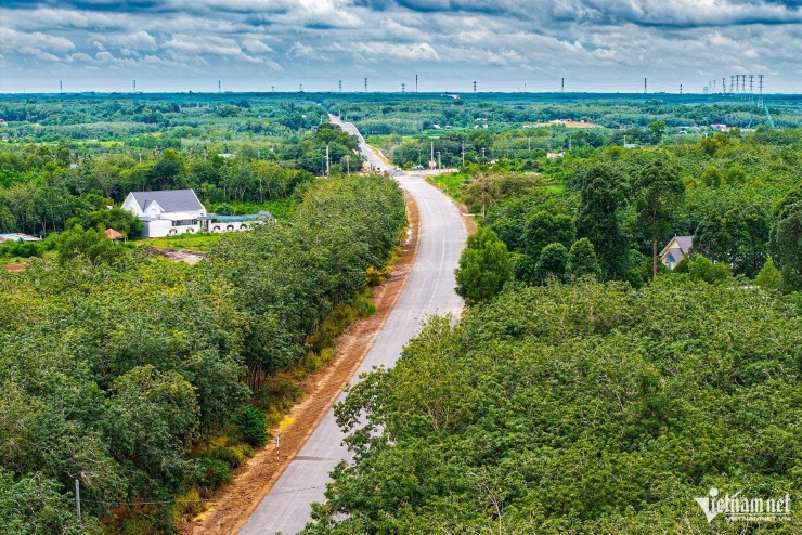 Vẻ đẹp say đắm lòng người của cung đường Hồ Chí Minh nhìn từ trên cao - 3
