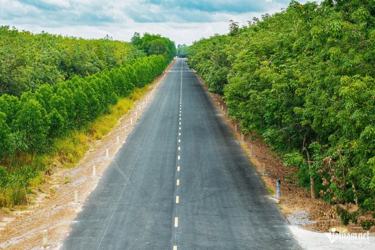 Vẻ đẹp say đắm lòng người của cung đường Hồ Chí Minh nhìn từ trên cao - 2