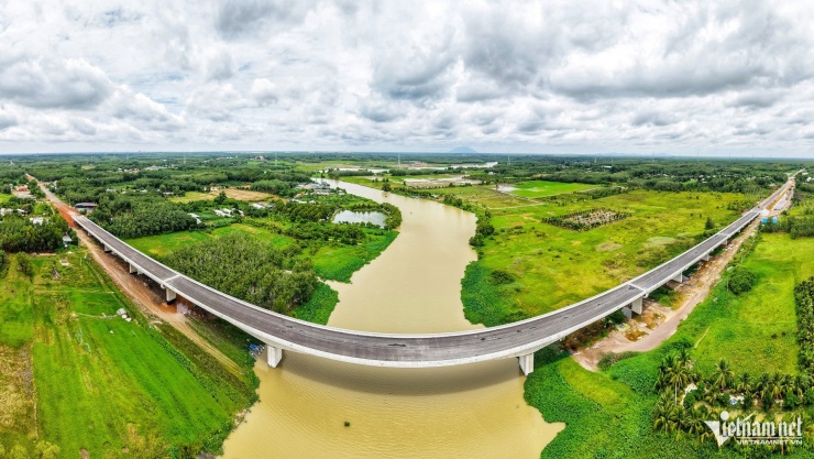 Vẻ đẹp say đắm lòng người của cung đường Hồ Chí Minh nhìn từ trên cao - 4