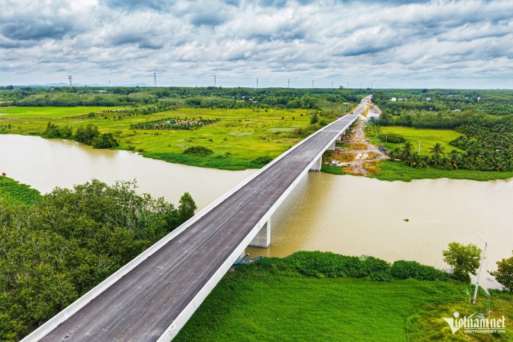 Vẻ đẹp say đắm lòng người của cung đường Hồ Chí Minh nhìn từ trên cao - 5