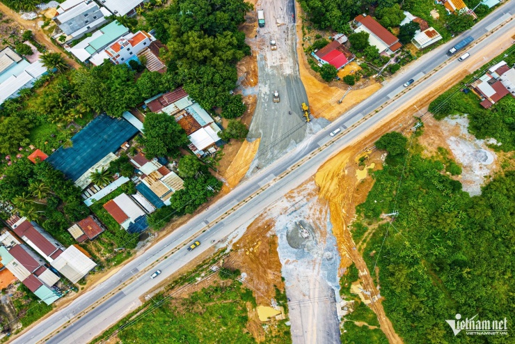 Vẻ đẹp say đắm lòng người của cung đường Hồ Chí Minh nhìn từ trên cao - 9