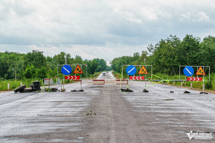 Vẻ đẹp say đắm lòng người của cung đường Hồ Chí Minh nhìn từ trên cao - 13