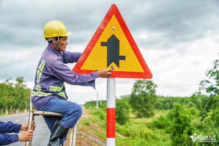 Vẻ đẹp say đắm lòng người của cung đường Hồ Chí Minh nhìn từ trên cao - 12