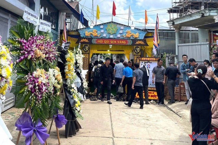 Lễ tang Chủ tịch xã Lê Phước Toàn. Ảnh: Hải Dương