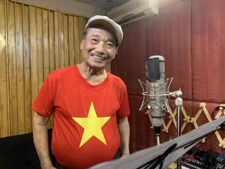 Dù bệnh nặng, dịp A80 NSND Trần Hiếu vẫn thu những ca khúc cách mạng yêu thích.