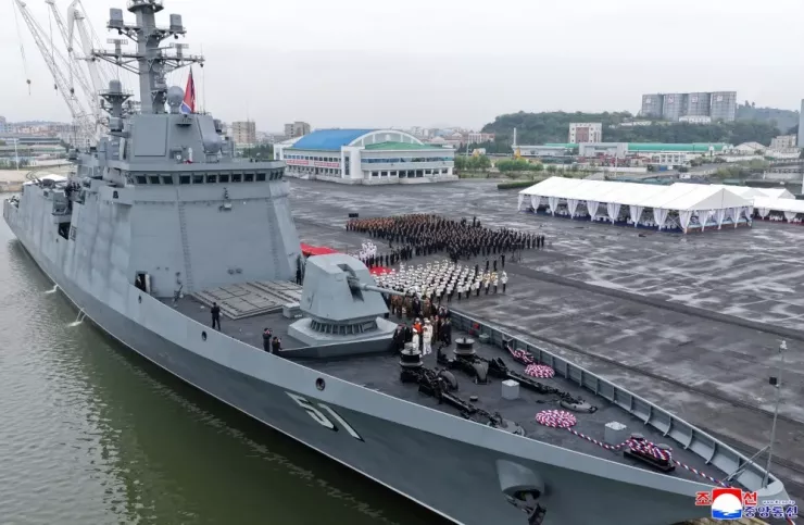 CHÙM ẢNH: Ông Kim Jong-un thăm chiến hạm 5.000 tấn đầu tiên của Triều Tiên - 3