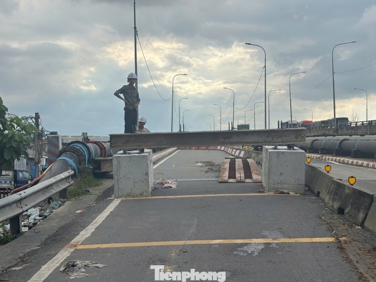 ‘Thần đèn’ kích nâng cầu Bình Phước 1 trên quốc lộ 1 - 5