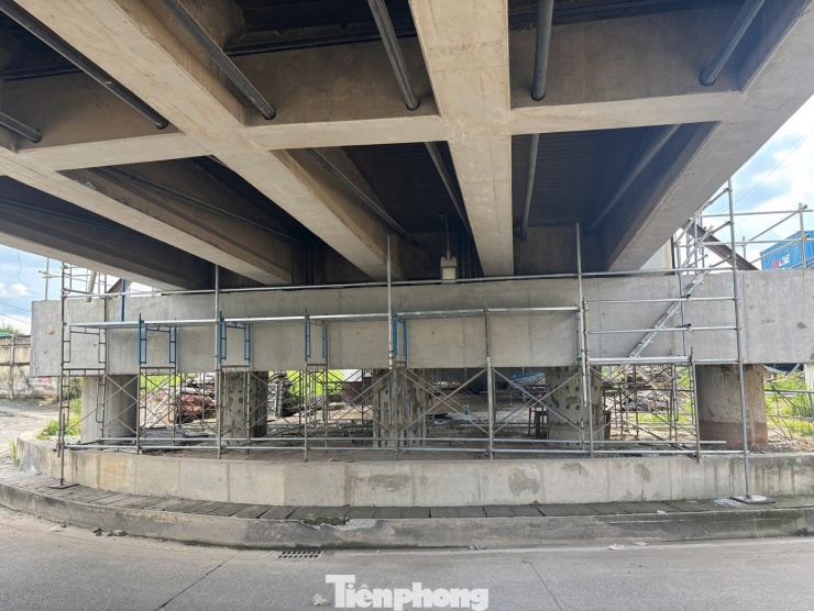 ‘Thần đèn’ kích nâng cầu Bình Phước 1 trên quốc lộ 1 - 8