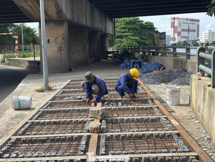 ‘Thần đèn’ kích nâng cầu Bình Phước 1 trên quốc lộ 1 - 10