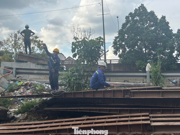 ‘Thần đèn’ kích nâng cầu Bình Phước 1 trên quốc lộ 1 - 12