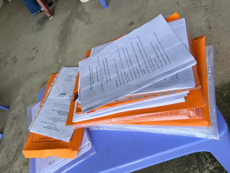 Người dân cũng cung cấp cho cơ quan công an các giấy tờ liên quan chứng minh việc góp hụi. Ảnh: NT