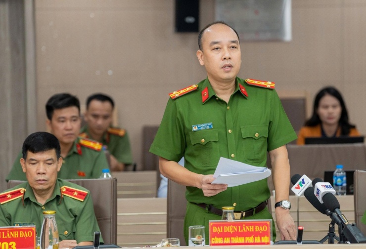 Đại tá Nguyễn Đức Long, thông tin tại cuộc họp báo. Ảnh: Phạm Nam.