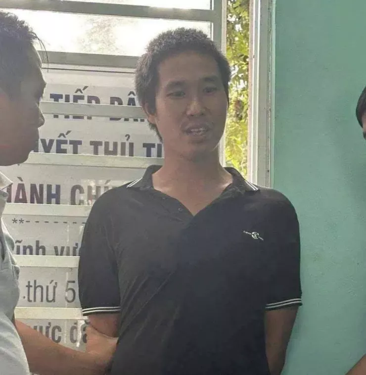 Sau khi truy vết, tích cực điều tra công an xác định hung thủ Lê Sỹ Tùng (33 tuổi, quê Thanh Hoá, thường trú tỉnh Bình Phước cũ). Đến 16 giờ 30 ngày 5-10, hàng chục trinh sát đã vây ráp, bắt giữ Tùng khi hung thủ đang khu phố 8, phường Phước Bình, Đồng Nai.