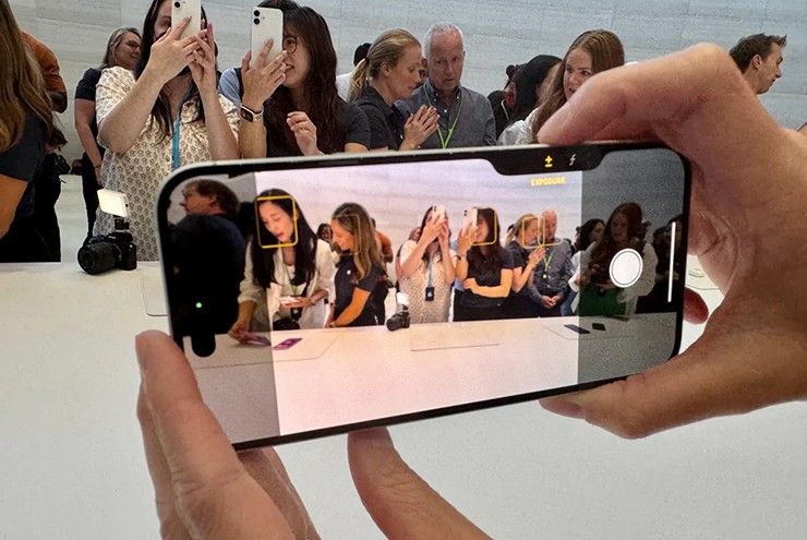 Hệ thống camera trên bản Pro mang đến nhiều tính năng chuyên nghiệp.