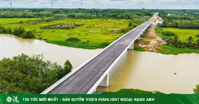 Vẻ đẹp say đắm lòng người của cung đường Hồ Chí Minh nhìn từ trên cao