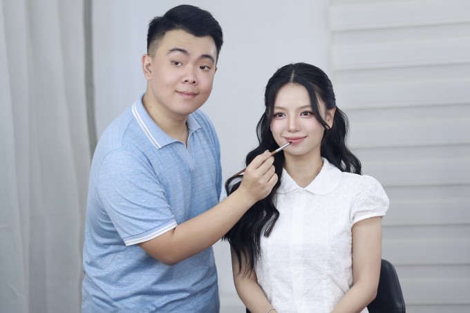 Hạ Anh và chuyên gia trang điểm Lường Đình Điệp.