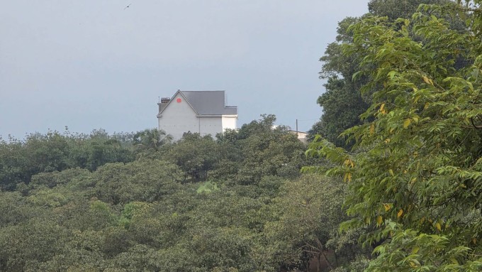 Nhà của các nạn nhân ở khu vực khá xa khu dân cư. Ảnh: Phước Tuấn