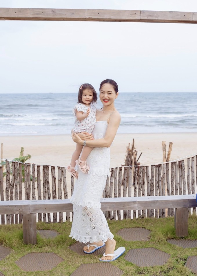 Lan Phương và con gái Mia.