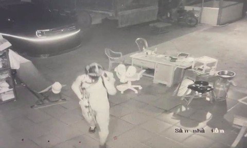 Camera ghi nhận hình ảnh đối tượng xuất hiện tại nhà nạn nhân thời điểm gây án