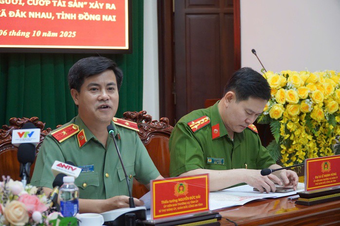 Cụ thể, khoảng sáng ngày 2-10, Tùng đón xe khách từ Lâm Đồng về TP HCM, xuống xe tại điểm đón xe buýt đối diện Công viên Suối Tiên thuộc phường Linh Xuân. Tại đây, Tùng tiếp tục đón xe buýt số 8 đến Bến xe miền Đông và mua vé xe khách của hãng xe Thành Công đến địa bàn xã Đak Nhau, tỉnh Đồng Nai thì xuống xe. Sau đó, thuê xe ôm vào khu vực gần nhà ông Đỗ Duy Th.