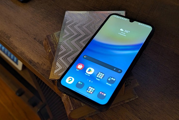 Ngay cả smartphone giá rẻ cũng có thêm micro phụ.
