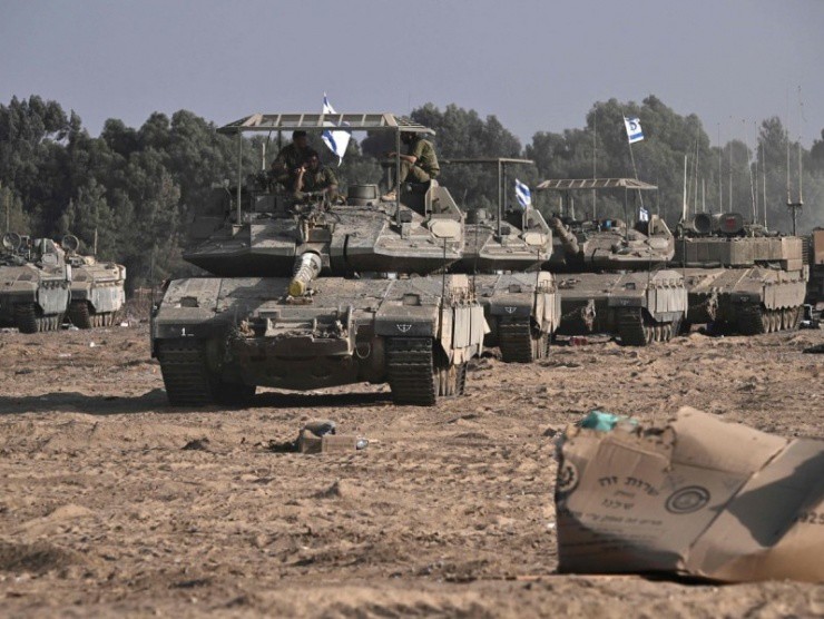Xe tăng, phương tiện bọc thép Israel tham gia chiến sự ở Gaza (ảnh: Getty)