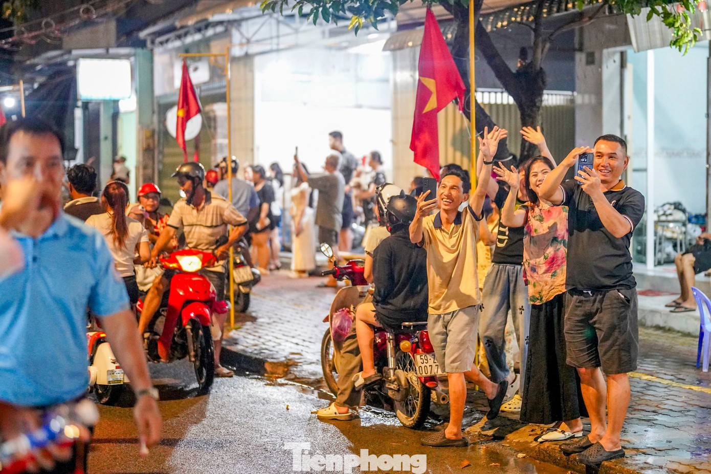 Người dân Cần Giờ đón Trung thu trong mưa - 6