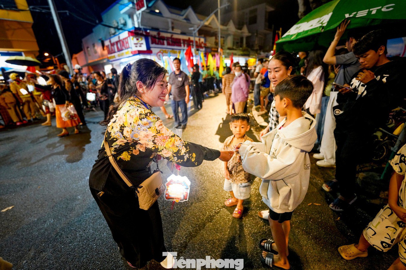 Người dân Cần Giờ đón Trung thu trong mưa - 7