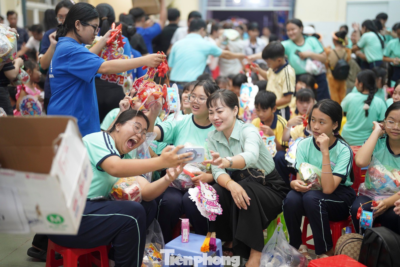 Người dân Cần Giờ đón Trung thu trong mưa - 9