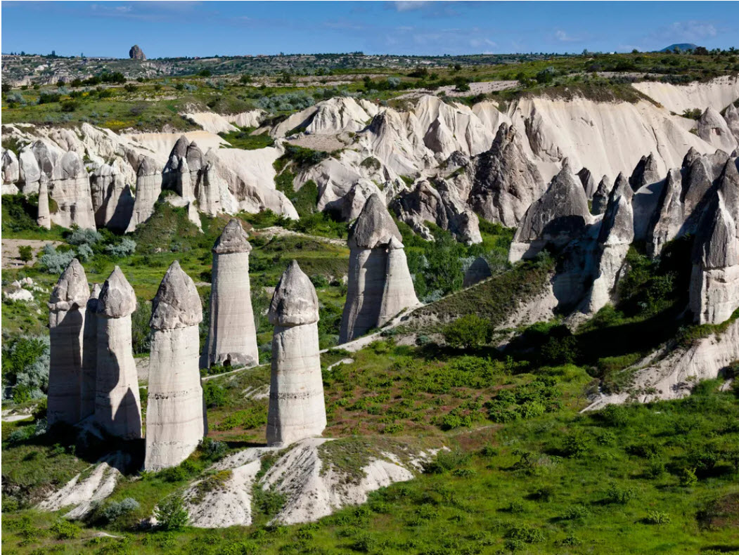 Những khối đá hình ống khói cổ tích kỳ lạ này có thể được tìm thấy ở vùng Cappadocia thuộc Goreme, Thổ Nhĩ Kỳ. Ảnh: Smithsonian