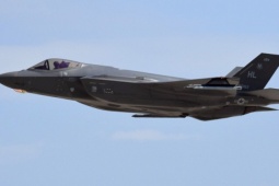 Hàng loạt chiến đấu cơ F-35 của Mỹ áp sát Venezuela: Mục đích thực sự là gì?