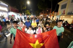 Người dân Cần Giờ đón Trung thu trong mưa