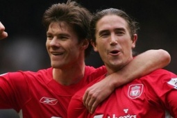 Báo chí phương Tây bất ngờ khi Harry Kewell sang V-League làm HLV