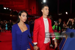 Gia đình Ronaldo tiếp tục “càn quét” YouTube, vợ sắp cưới tiết lộ cuộc sống xa hoa