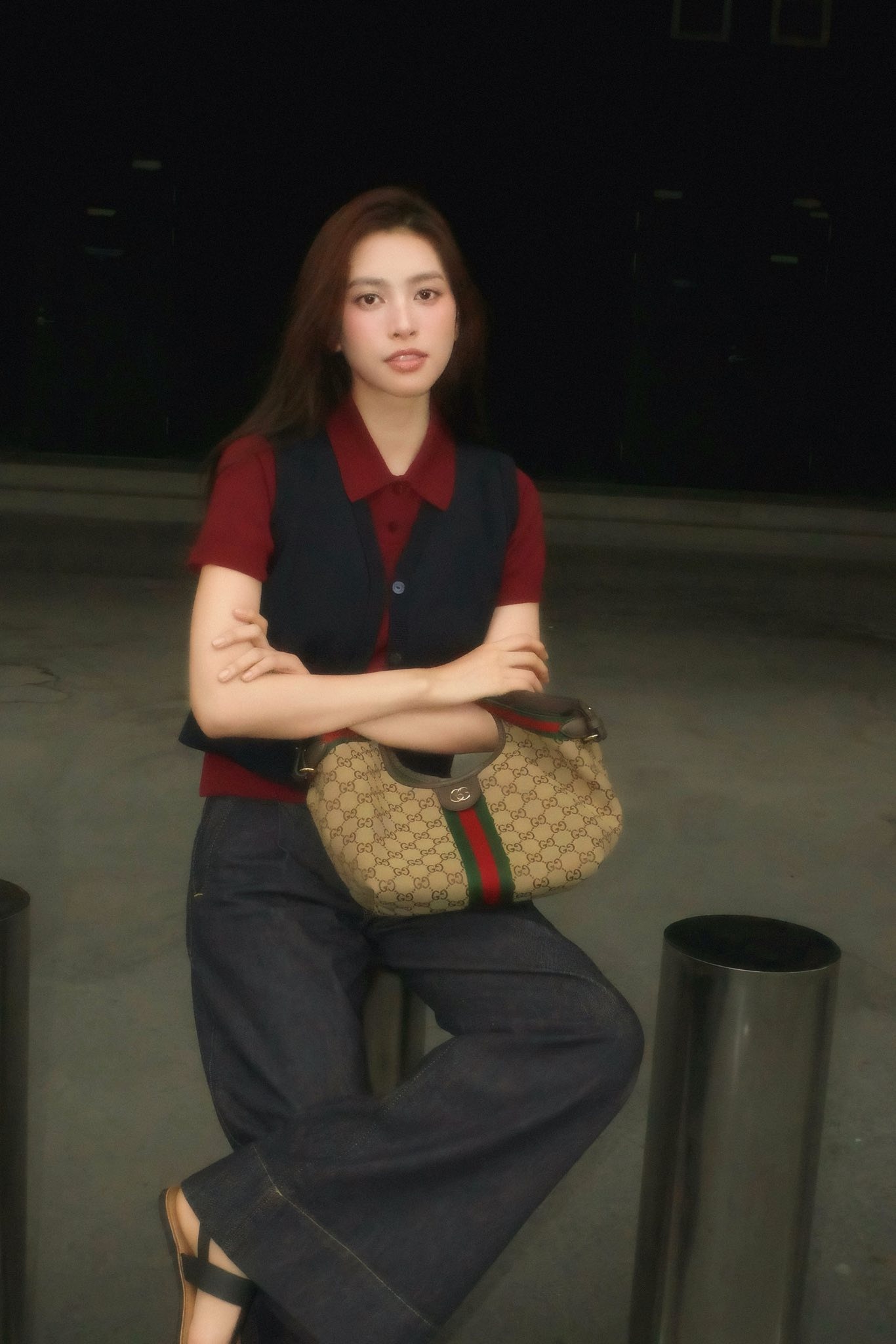 Trang phục &#39;nửa sexy, nửa kín đáo&#39; gây chú ý của Hoa hậu Tiểu Vy - 11