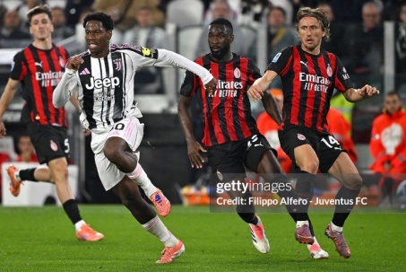 Video bóng đá Juventus - AC Milan: Mất ngôi đầu vì phạt đền hỏng ăn (Serie A)