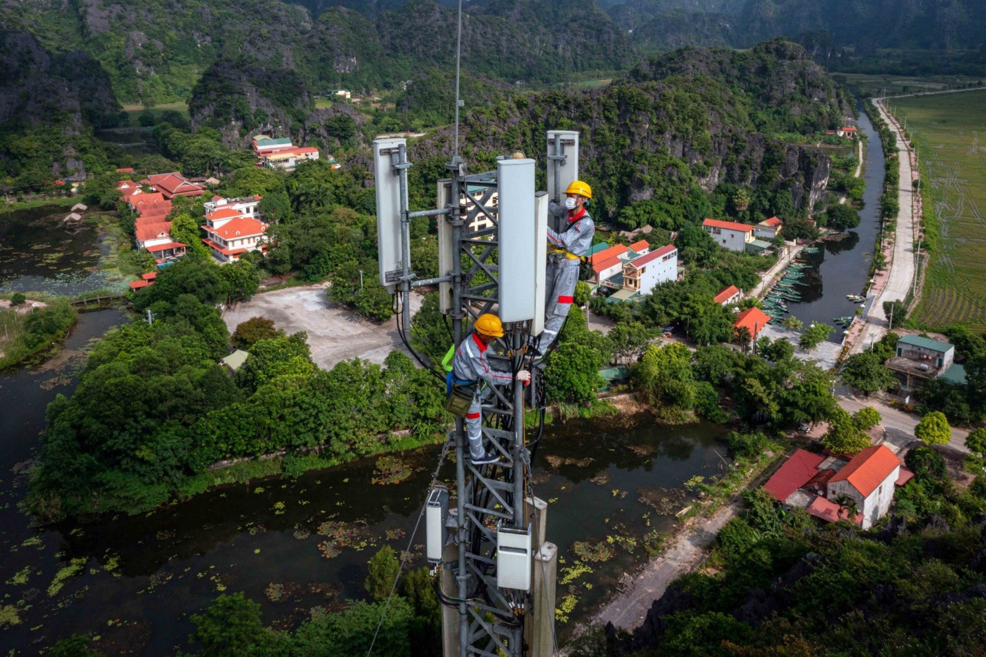 Năm 2025, các nhà mạng sẽ lắp đặt ít nhất 55.000 trạm 5G.