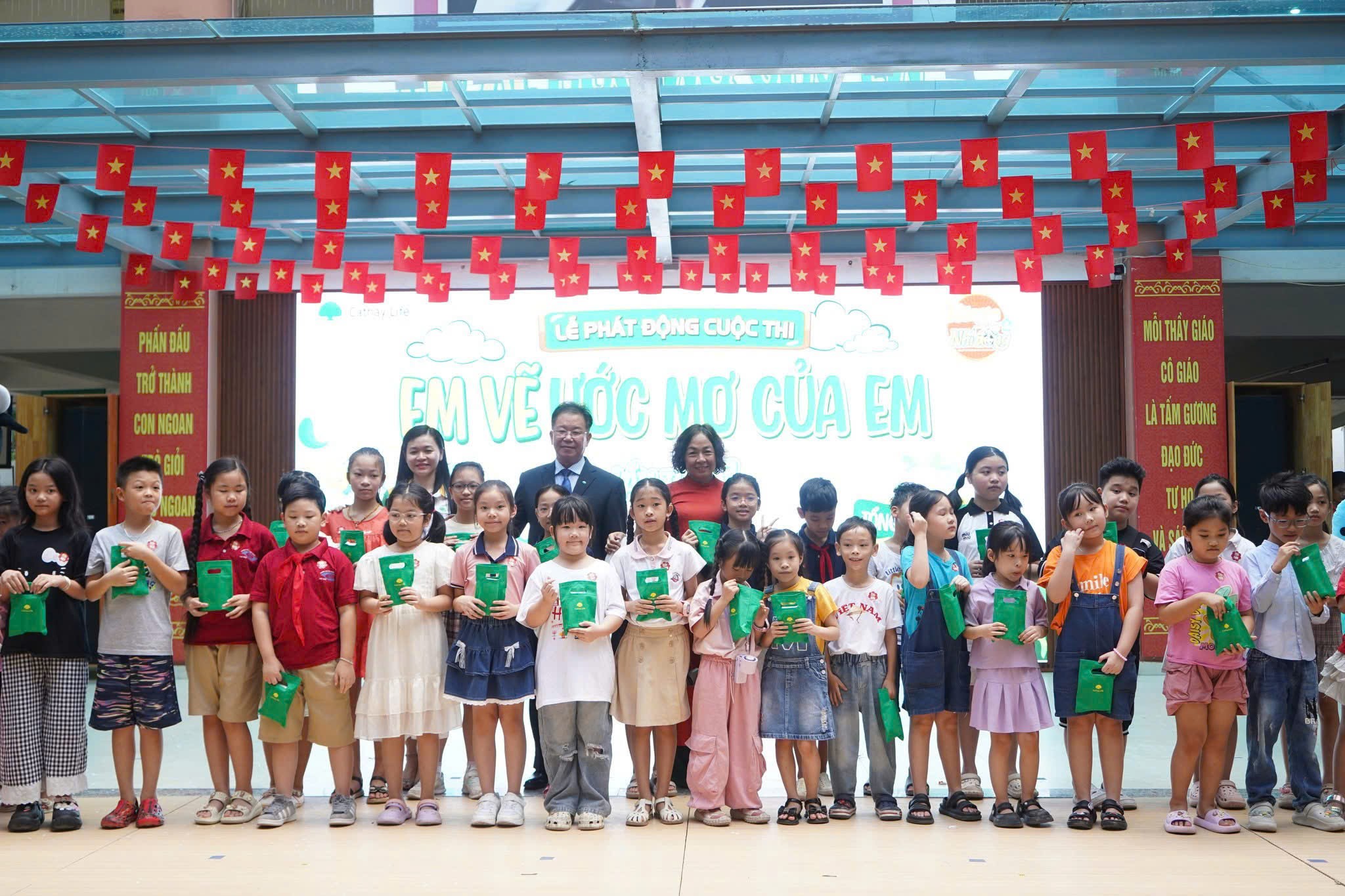 Cathay Life Việt Nam phát động cuộc thi vẽ tranh “Em vẽ ước mơ của em” lần thứ 17 - 4