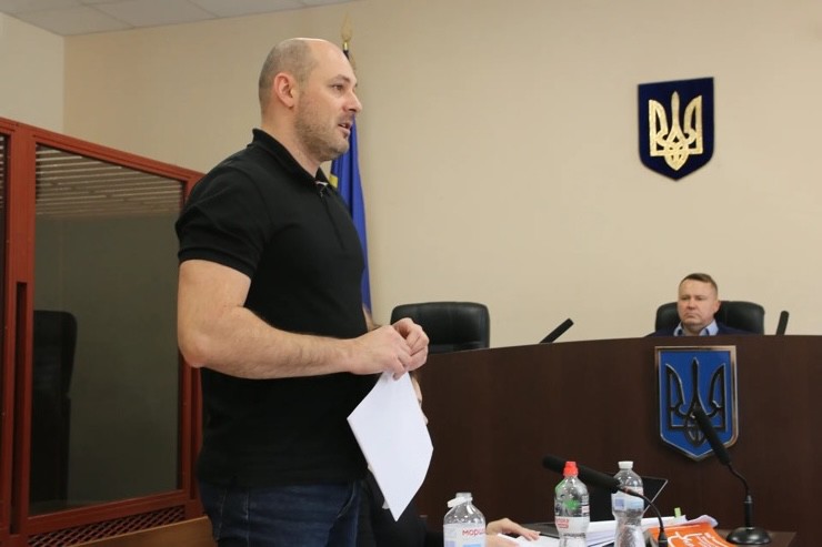 Ruslan Mahamedrasulov ra tòa ở Kiev vào ngày 12/9/2025. Ảnh: Kyiv Independent.