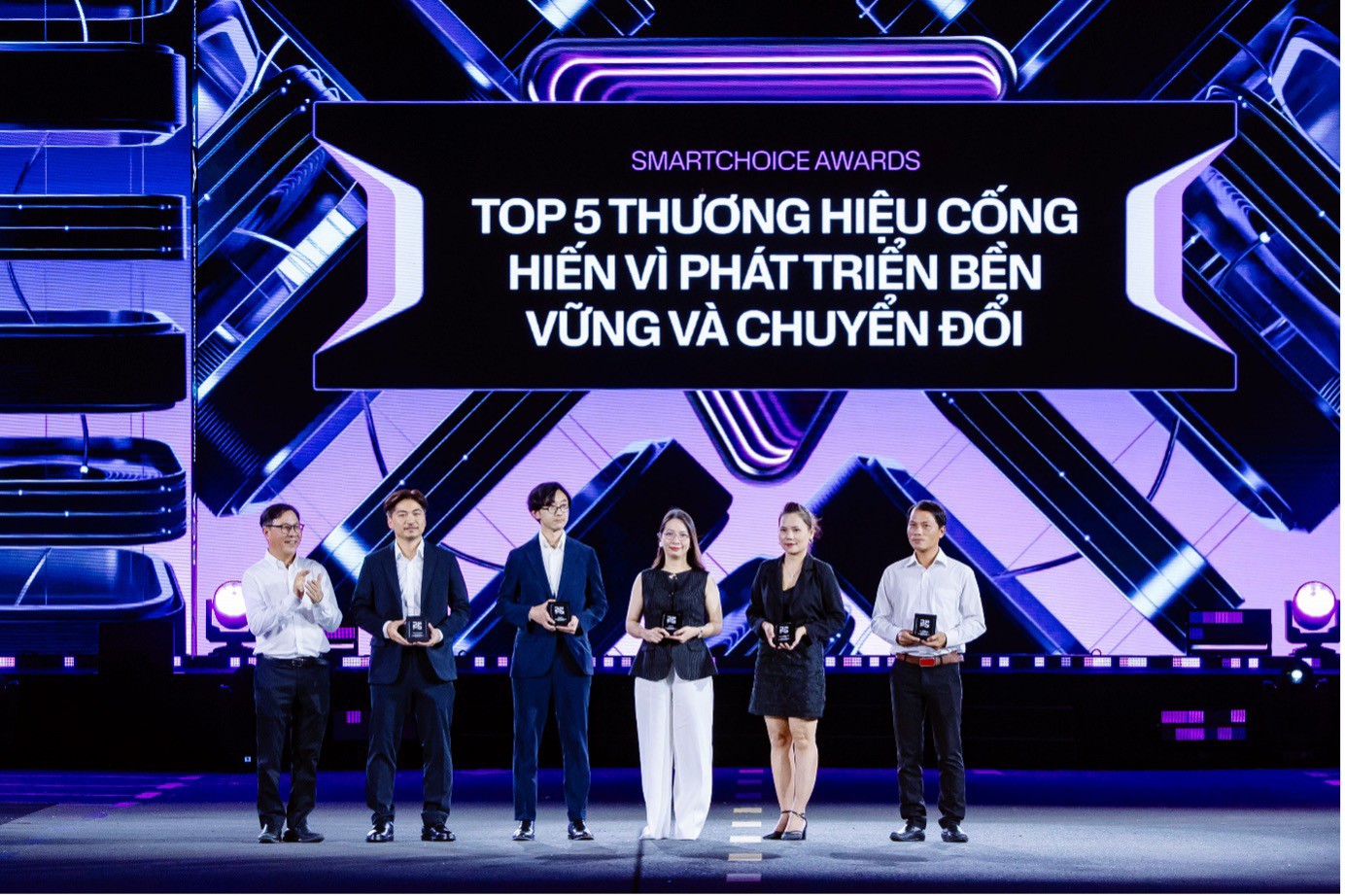 J&T Express được vinh danh là Top 5 thương hiệu cống hiến vì phát triển bền vững và chuyển đổi xanh tại Better Choice Awards 2025