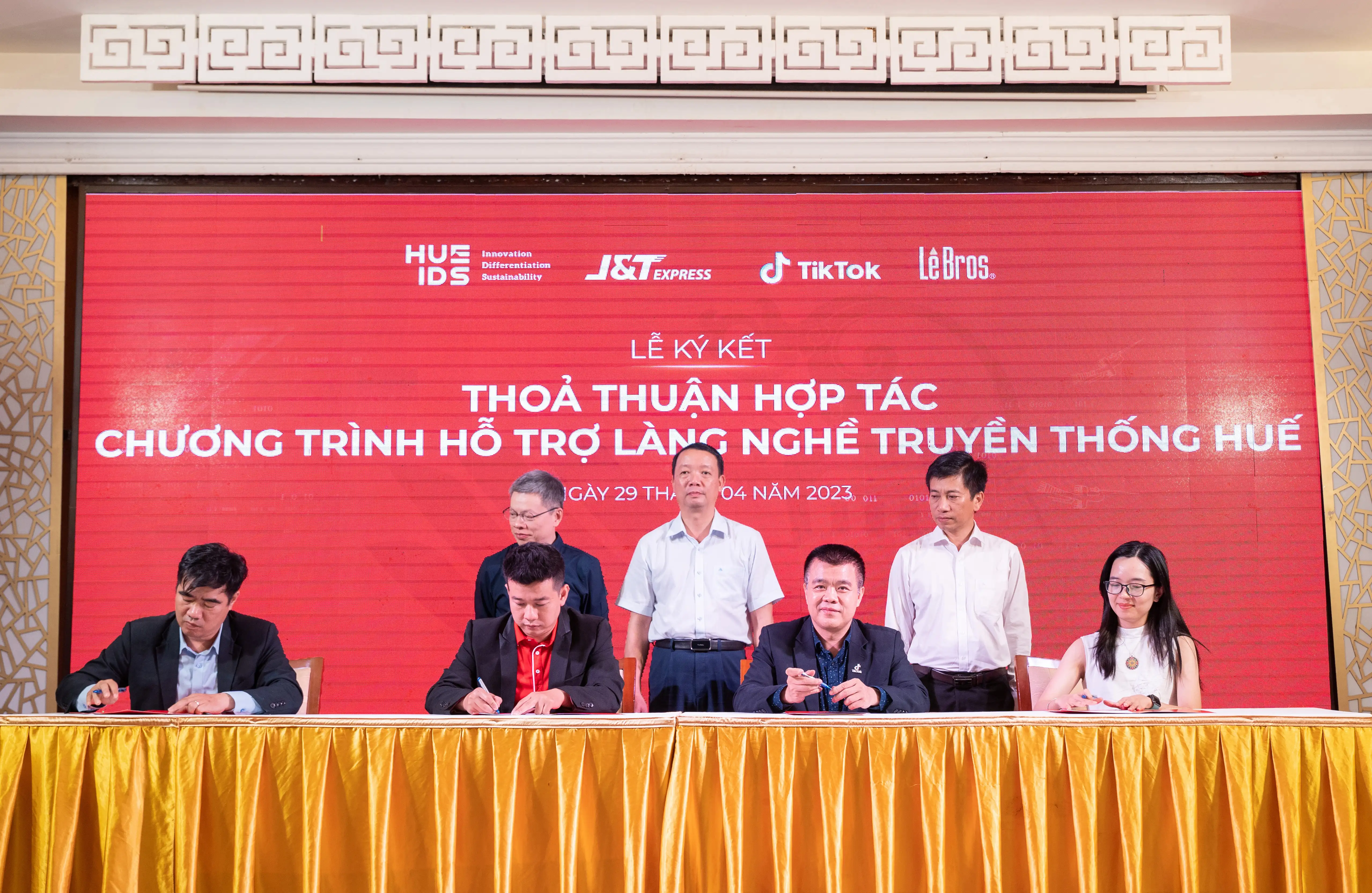 Doanh nghiệp mang đến những giá trị bền vững cho cộng đồng thông qua chuỗi hoạt động và dự án thiết thực.